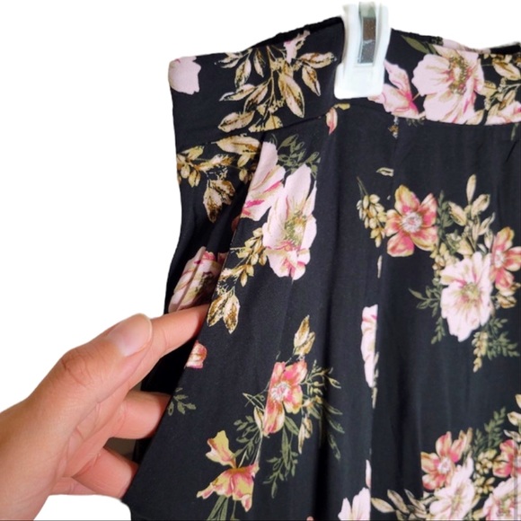Torrid Size 1 Black Floral Stretch Challis Slit A-Line Midi Skirt - NWT - Picture 9 of 12